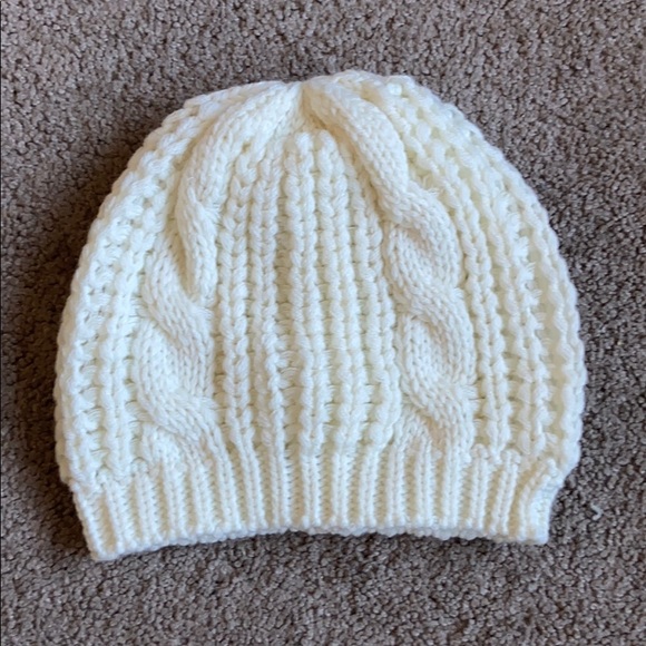 🌵3/$20•NEVER WORN -Hand Knitted Winter Hat/Beanie - Picture 2 of 2